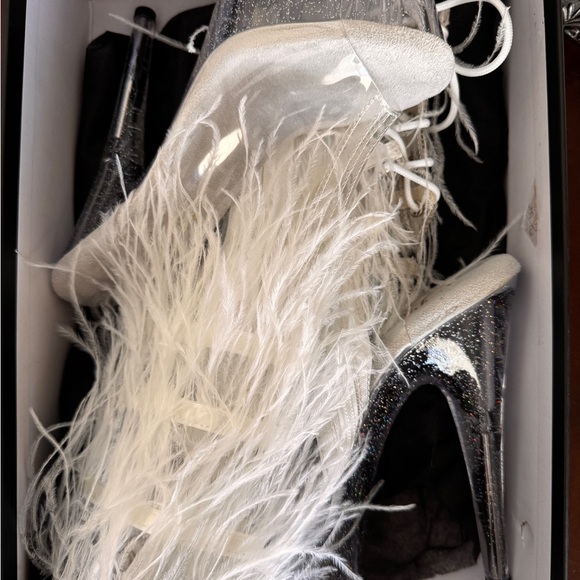 Elegant White Feathered Platform Heels - Picture 7 of 7